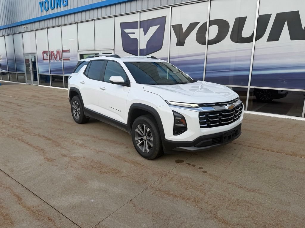 Used 2025 Chevrolet Equinox LT w/ Convenience Package II AWD/4WD image 2