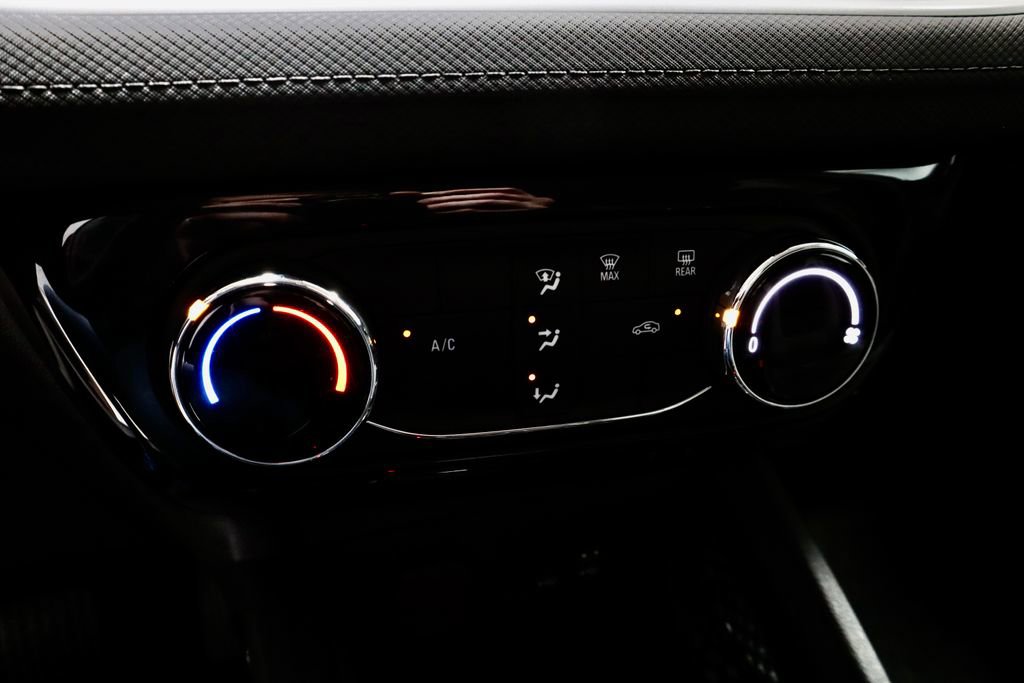 Used 2025 Chevrolet TrailBlazer LT FWD image 32