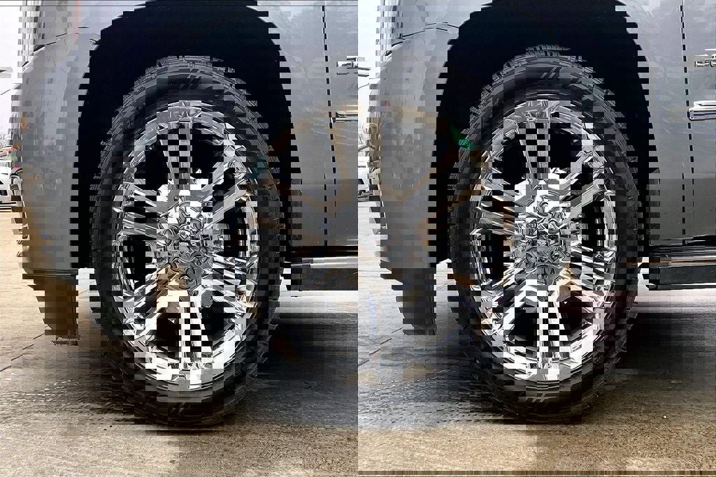 Used 2018 GMC Yukon Denali w/ Open Road Package image 8