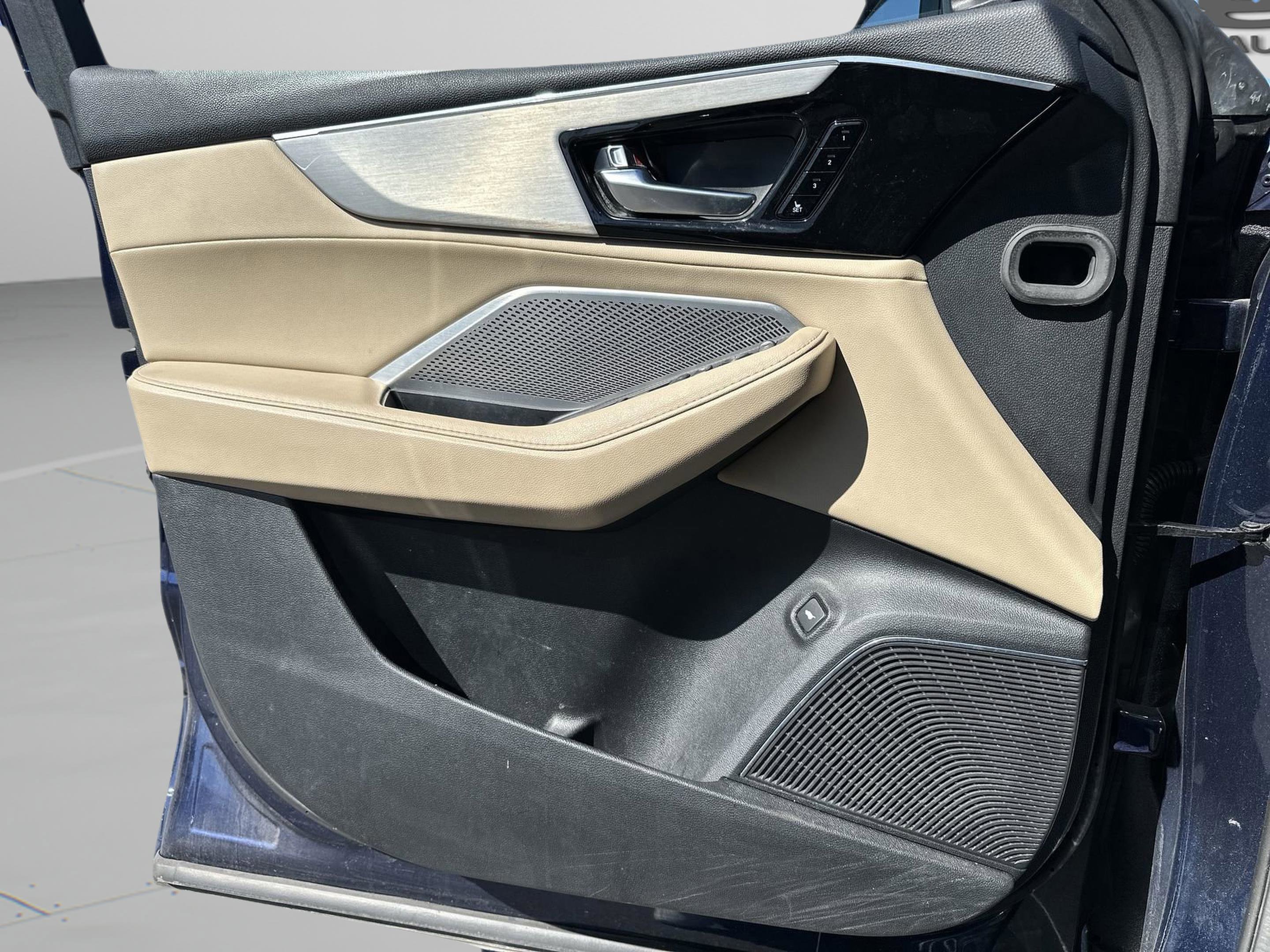 Used 2023 Acura MDX FWD image 29