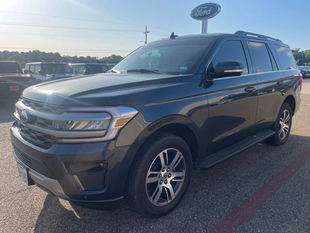 Used 2024 Ford Expedition XLT RWD image 3