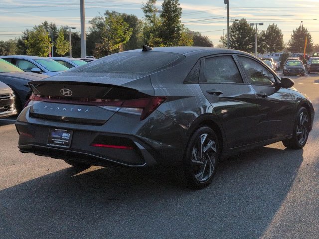 Used 2025 Hyundai Elantra Sport FWD image 5
