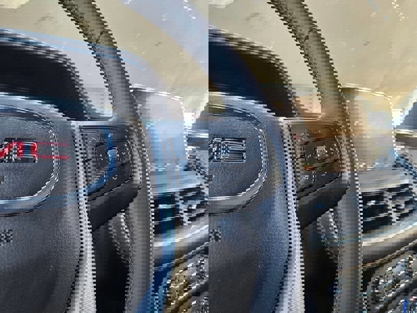 Used 2022 GMC Yukon XL SLT w/ SLT Premium Package image 13