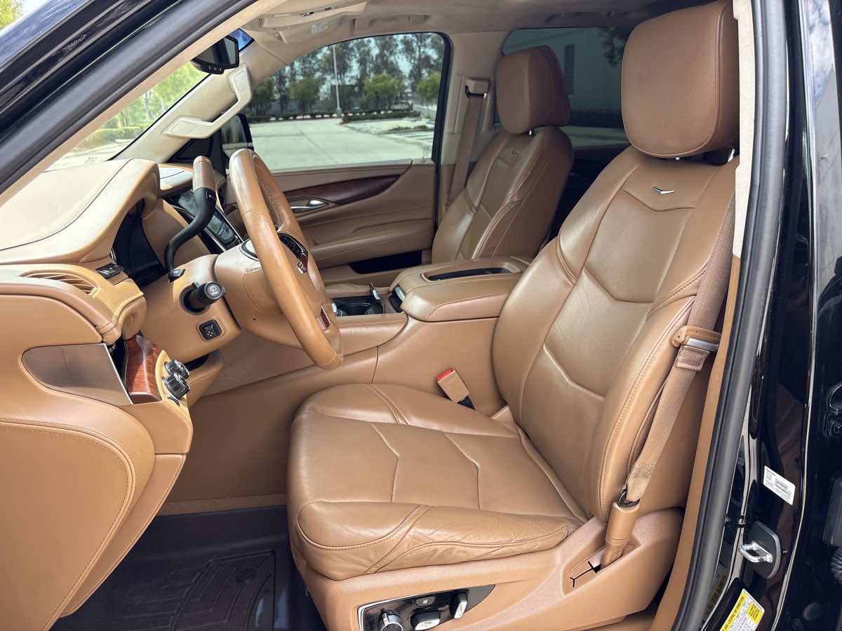 Used 2016 Cadillac Escalade Platinum AWD/4WD image 26