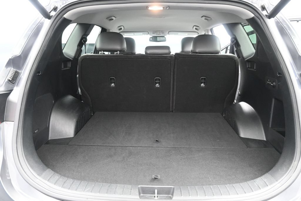 Used 2019 Hyundai Santa Fe SEL FWD image 18