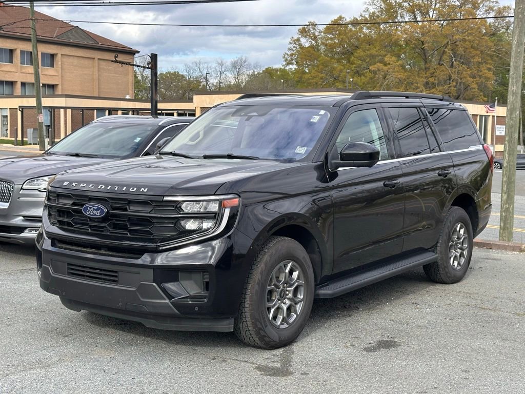 Used 2025 Ford Expedition Active image 2