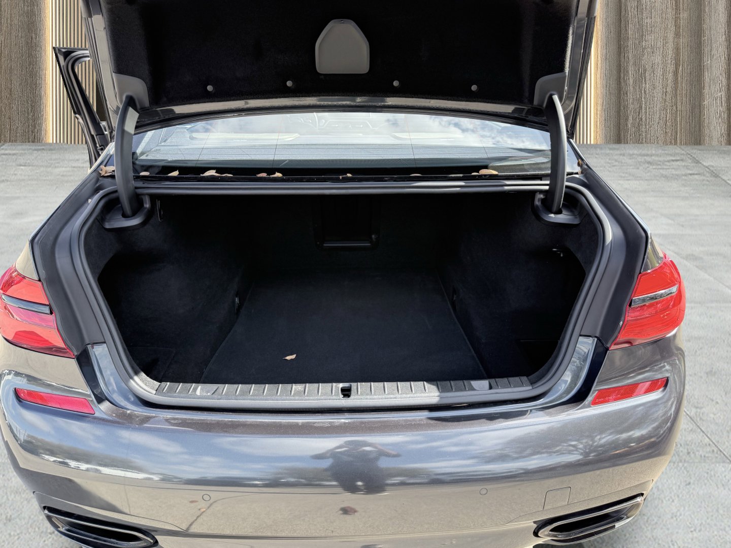 Used 2019 BMW 750i w/ M Sport Package image 65