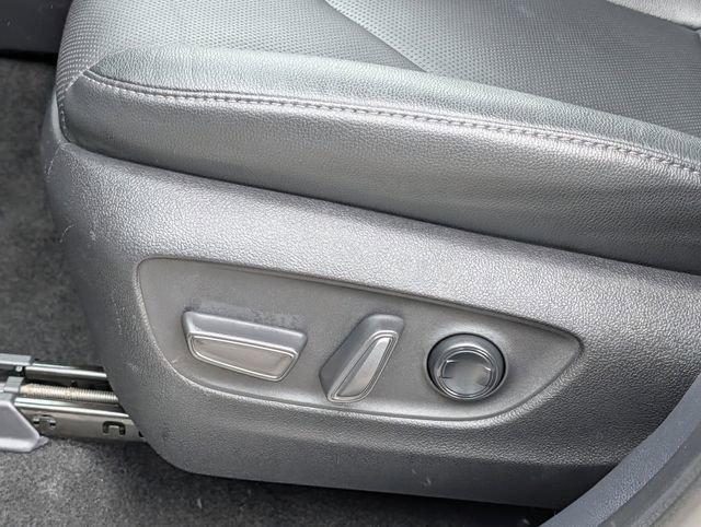 Used 2024 Toyota Grand Highlander AWD image 25