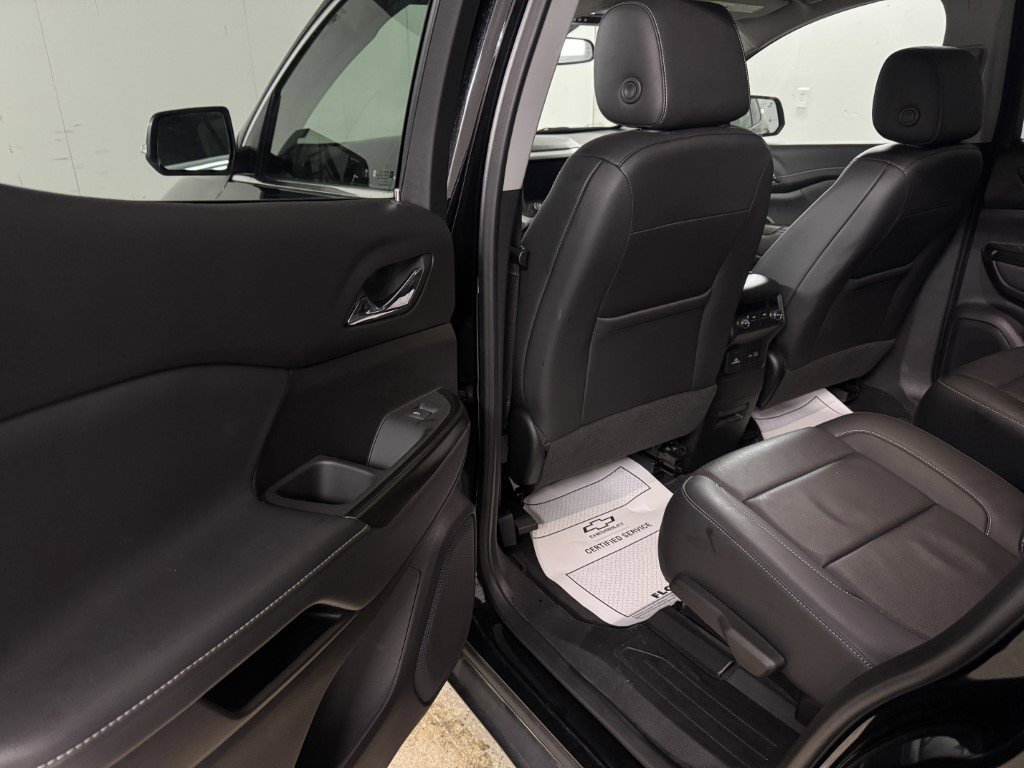 Used 2023 GMC Acadia SLT image 38