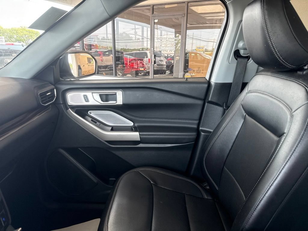Used 2024 Ford Explorer Limited w/ Limited Technology Package AWD/4WD image 28