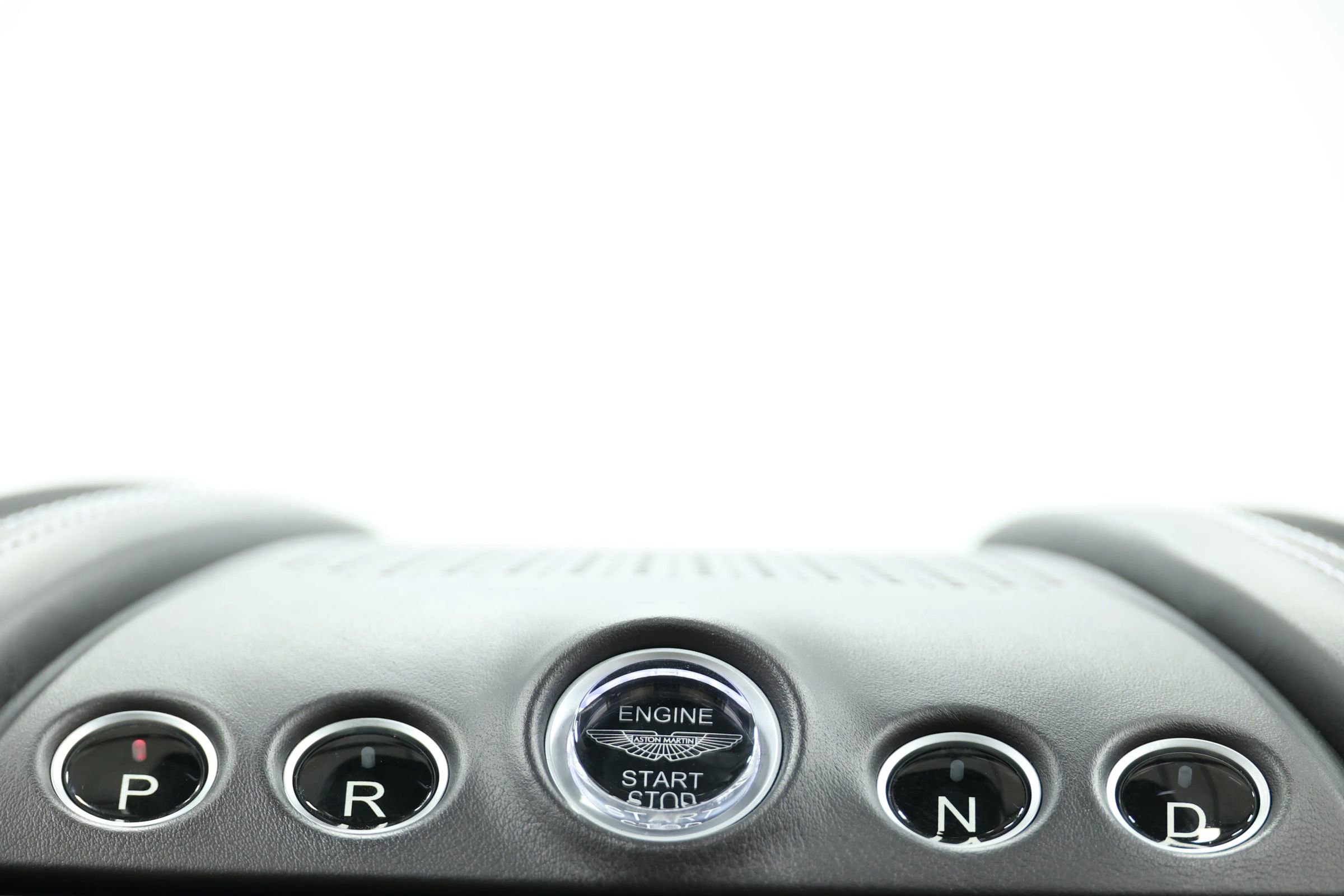 Used 2021 Aston Martin DBX image 32