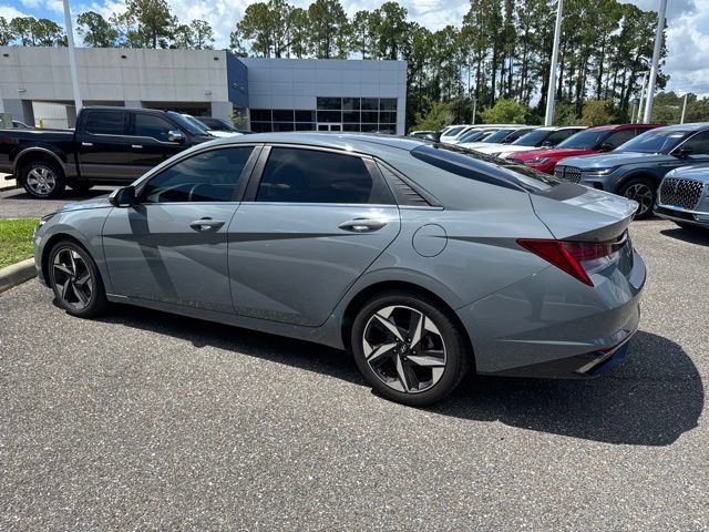 Used 2021 Hyundai Elantra SEL w/ Convenience + Premium Package FWD image 10