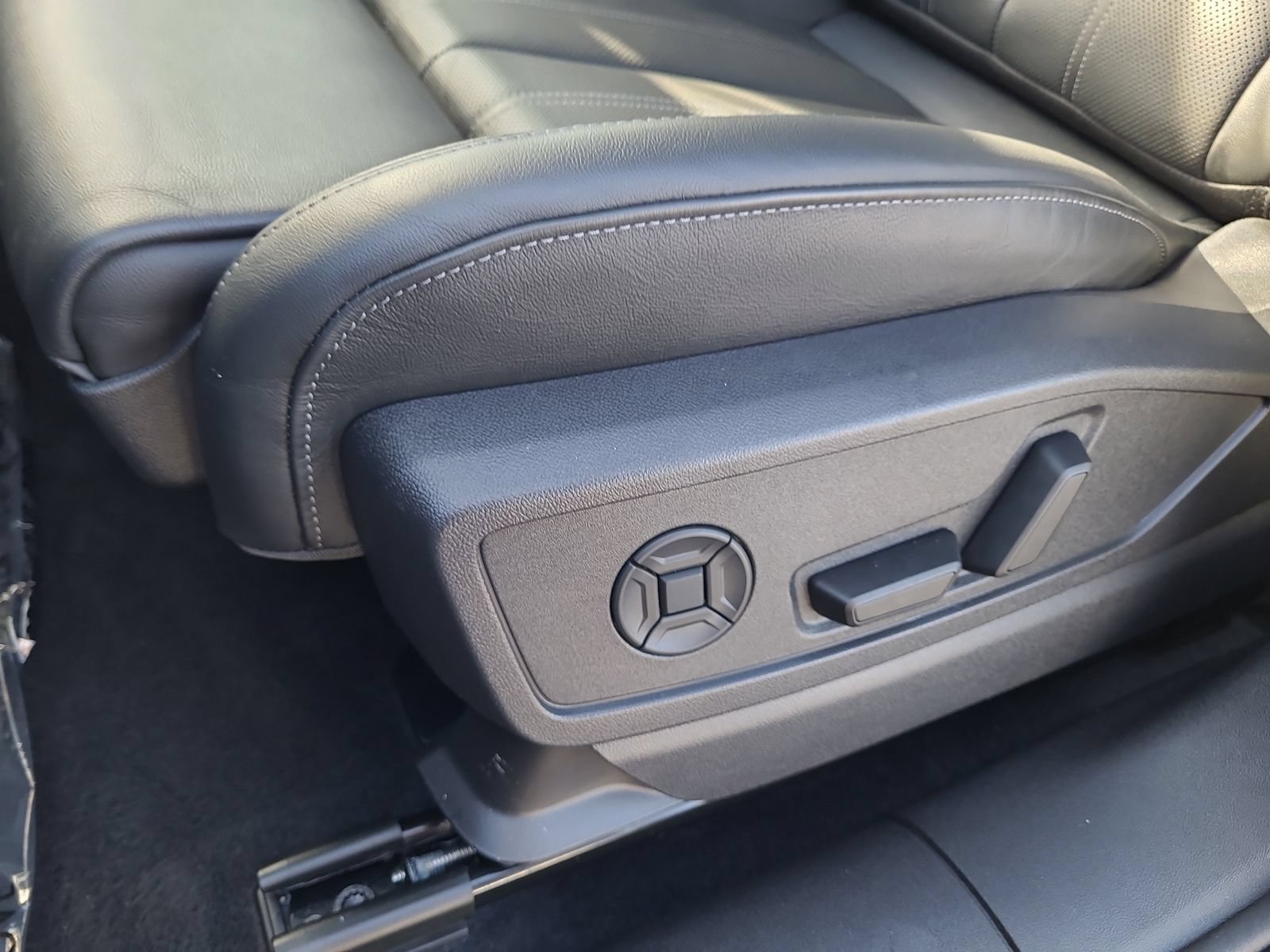Used 2025 Audi Q5 Premium Plus w/ Premium Plus AWD/4WD image 22