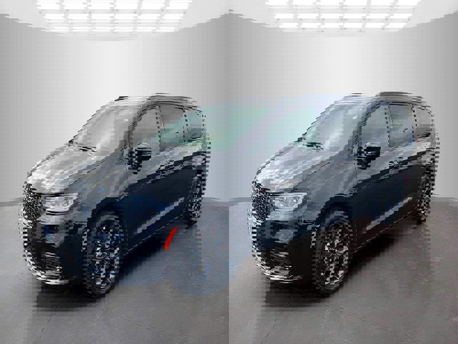 Used 2025 Chrysler Pacifica Limited image 8