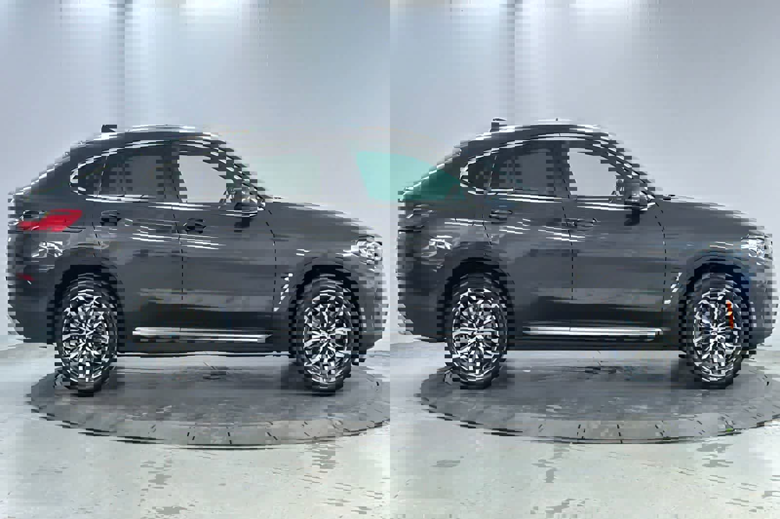 Used 2023 BMW X4 xDrive30i w/ Premium Package image 8