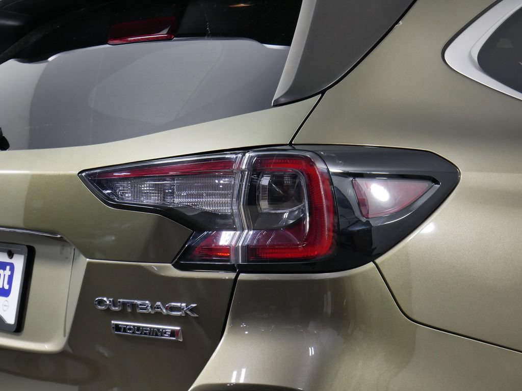 Used 2021 Subaru Outback Touring AWD/4WD image 12