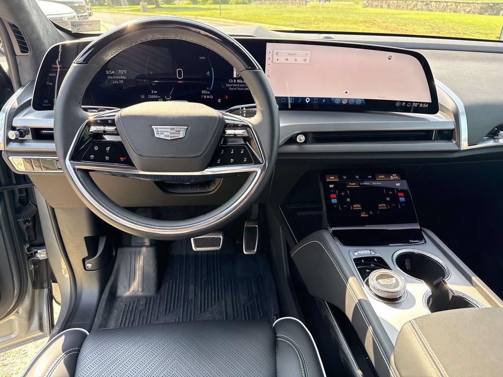 Used 2026 Cadillac Vistiq Platinum w/ LPO, Floor Liner Package AWD/4WD image 31