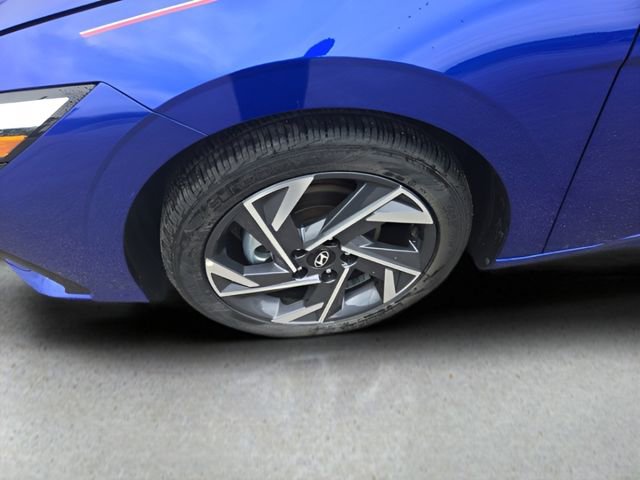 Used 2024 Hyundai Elantra Limited image 9