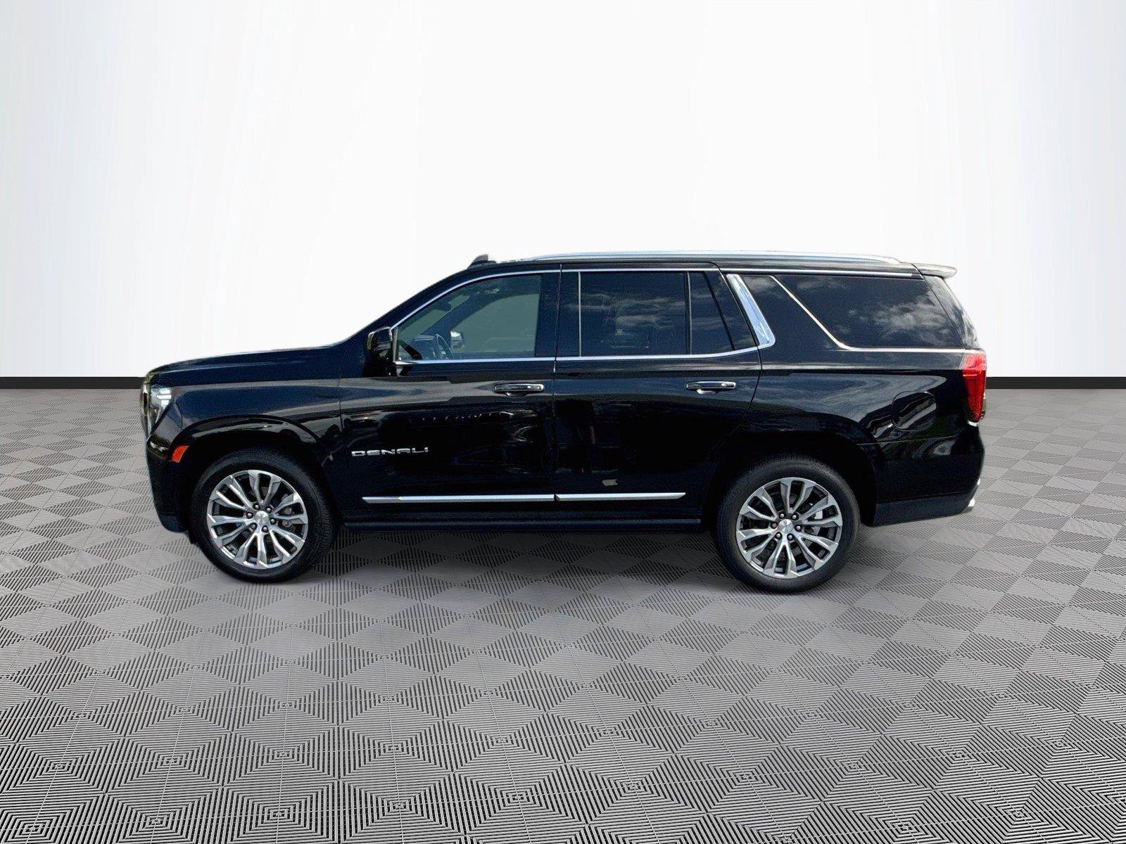 Used 2021 GMC Yukon Denali w/ Denali Premium Package AWD/4WD image 4
