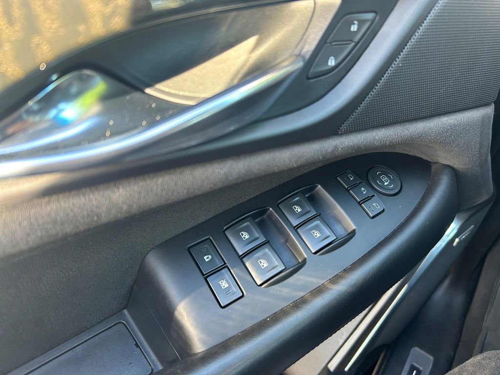 Used 2019 Cadillac Escalade ESV Platinum w/ Escalade Sport Edition image 23