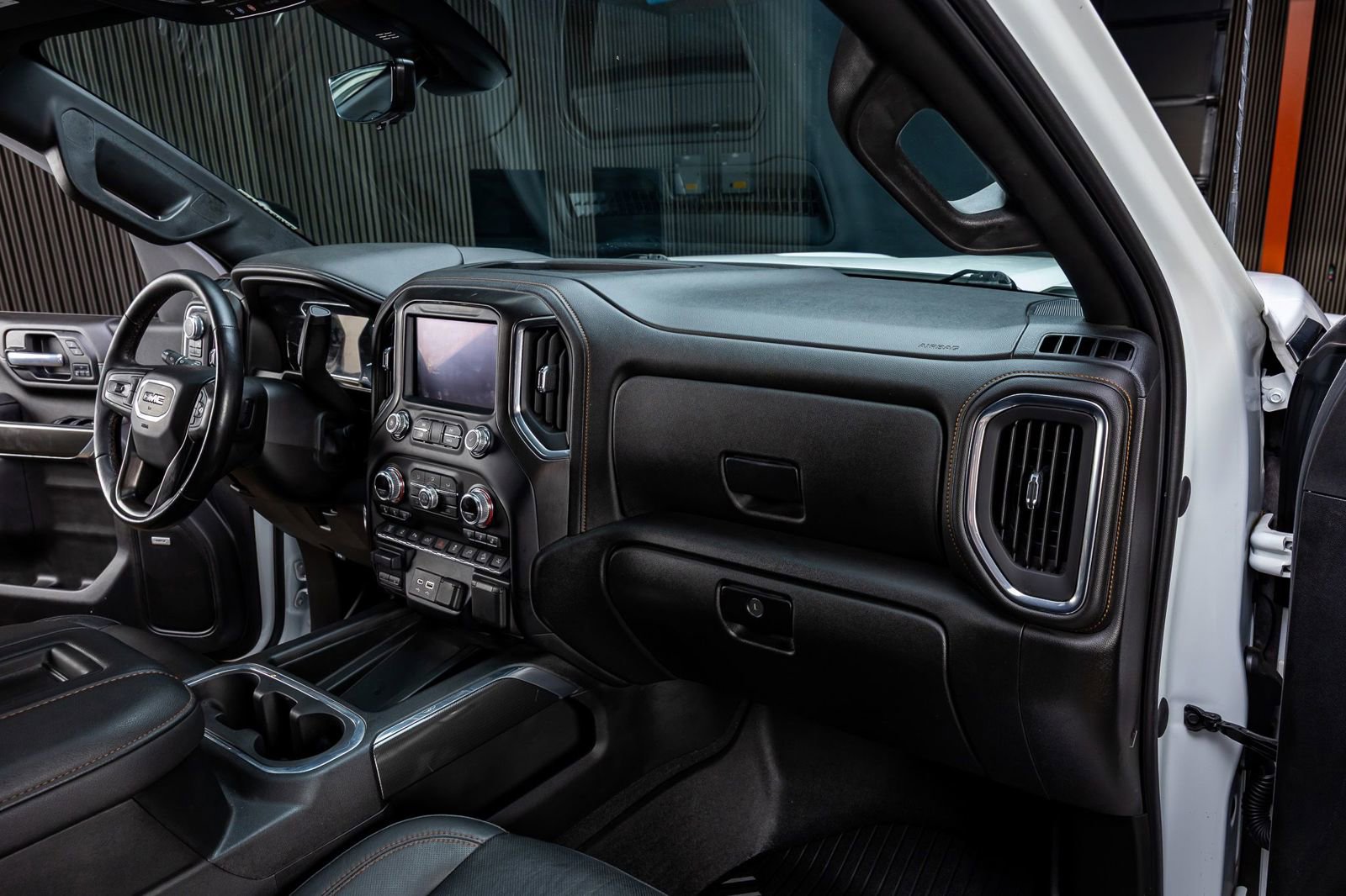 Used 2021 GMC Sierra 2500 AT4 w/ AT4 Premium Plus Package AWD/4WD image 18