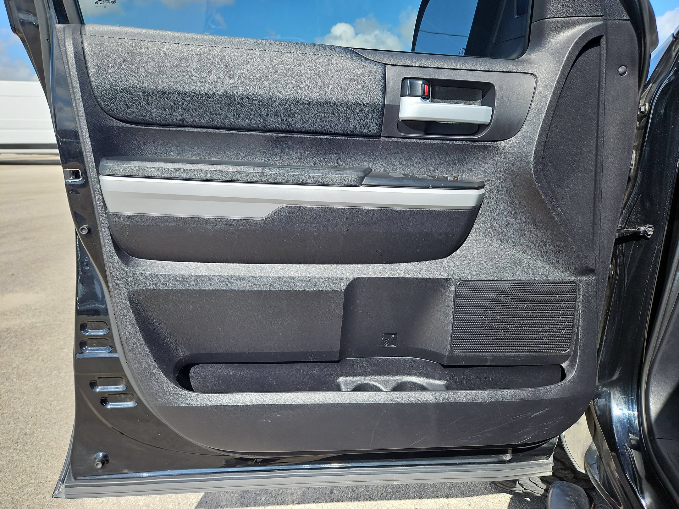Used 2021 Toyota Tundra SR5 w/ SR5 Upgrade Package AWD/4WD image 29