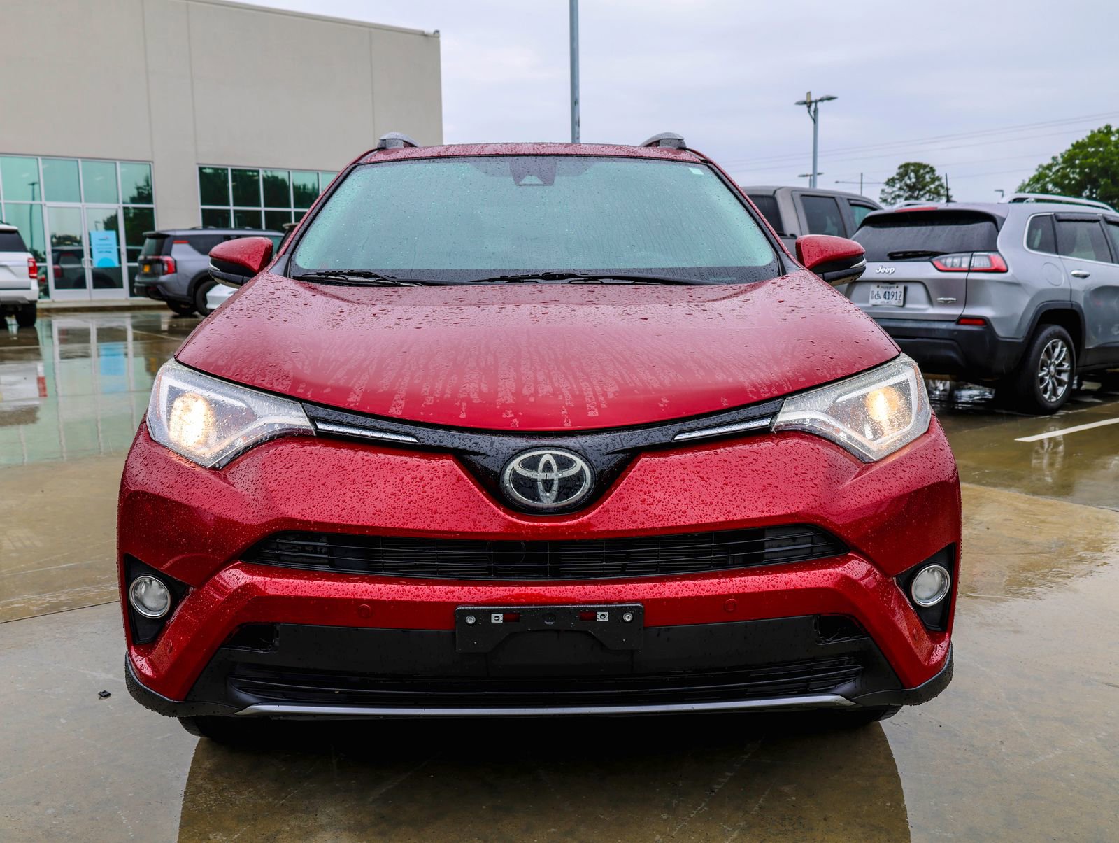 Used 2018 Toyota RAV4 XLE FWD image 3
