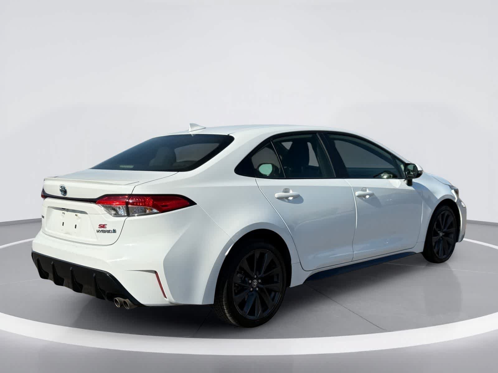 Used 2023 Toyota Corolla SE w/ SE Package FWD image 5