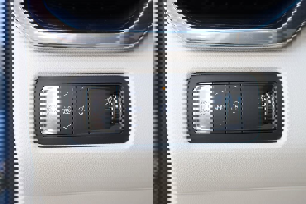 New 2026 GMC Acadia Denali w/ Super Cruise Package image 7