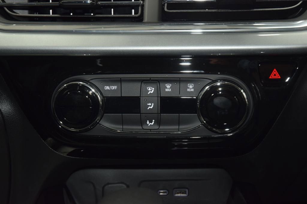 New 2026 Chevrolet Trax LT w/ Sunroof Package FWD image 30