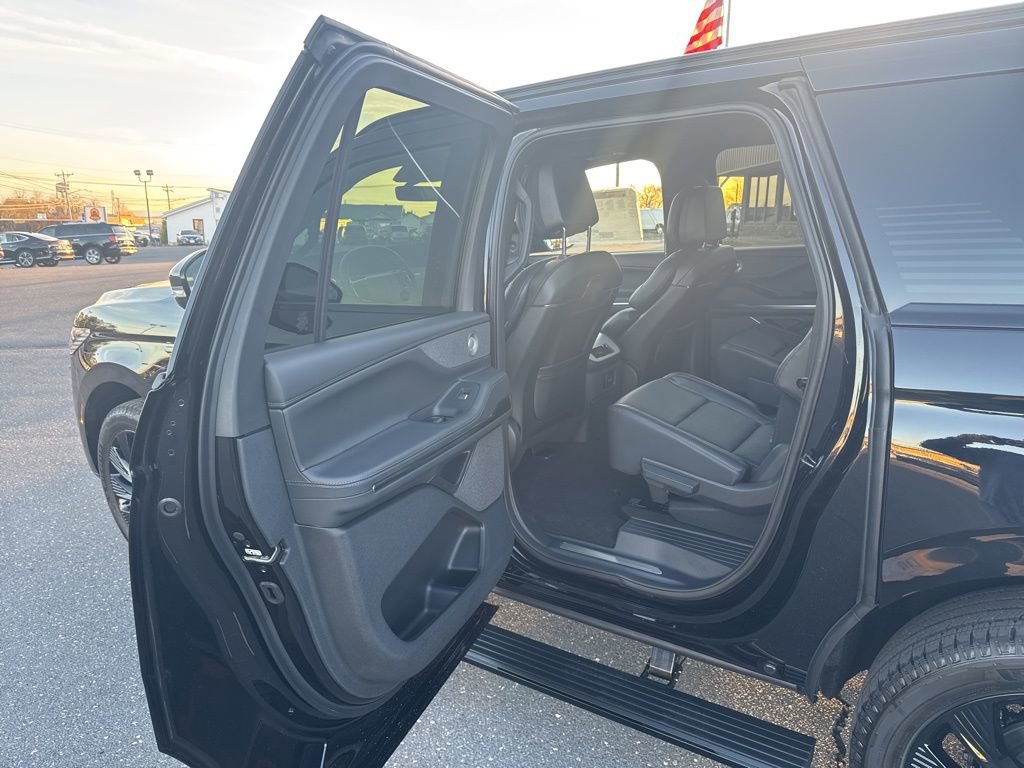 New 2025 Lincoln Navigator L Reserve w/ Jet Appearance Package image 15