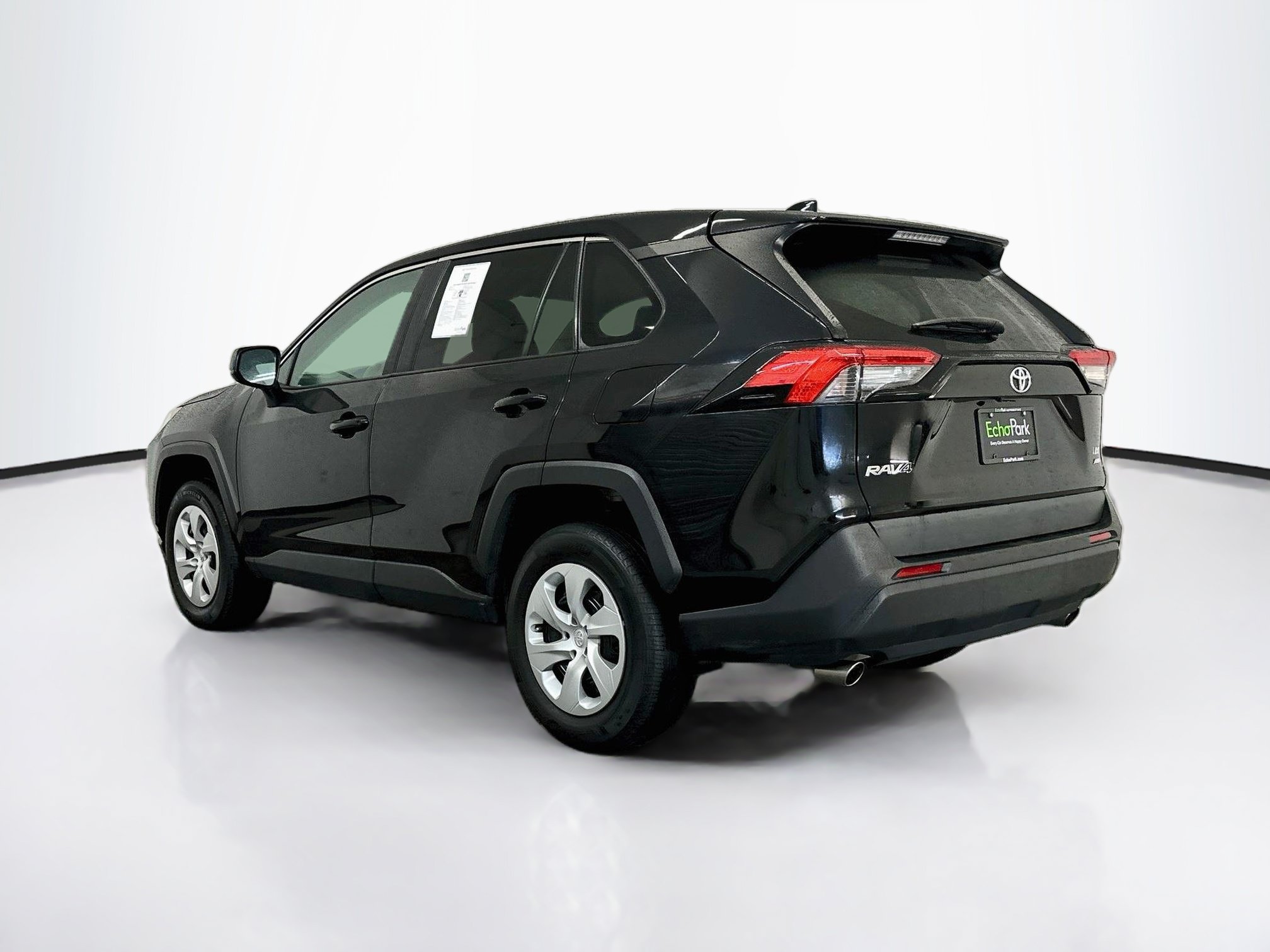 Used 2025 Toyota RAV4 LE AWD/4WD image 5