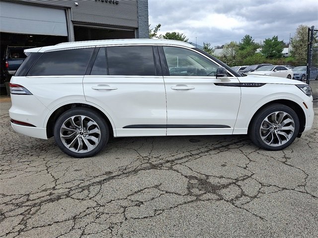 Used 2023 Lincoln Aviator Grand Touring w/ Equipment Group 301A image 7