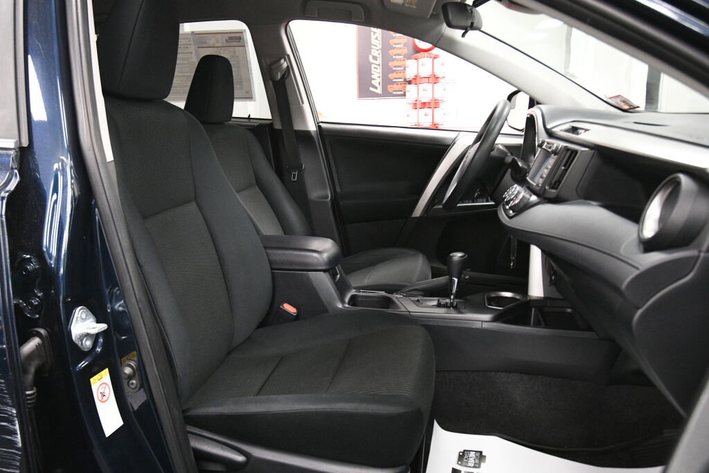 Used 2017 Toyota RAV4 LE w/ All Weather Liner Package FWD image 24