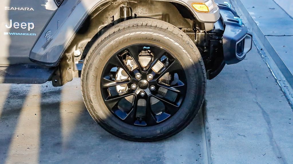 Used 2023 Jeep Wrangler Unlimited Sahara w/ Cold Weather Group AWD/4WD image 11