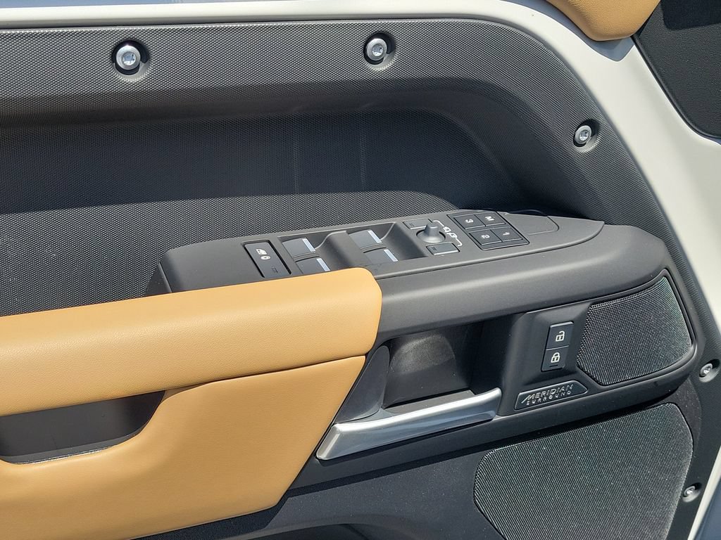 New 2026 Land Rover Defender 110 X-Dynamic SE AWD/4WD image 23