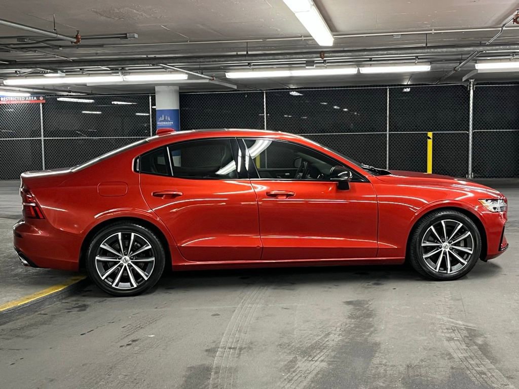 Used 2022 Volvo S60 B5 Momentum w/ Premium Package image 36
