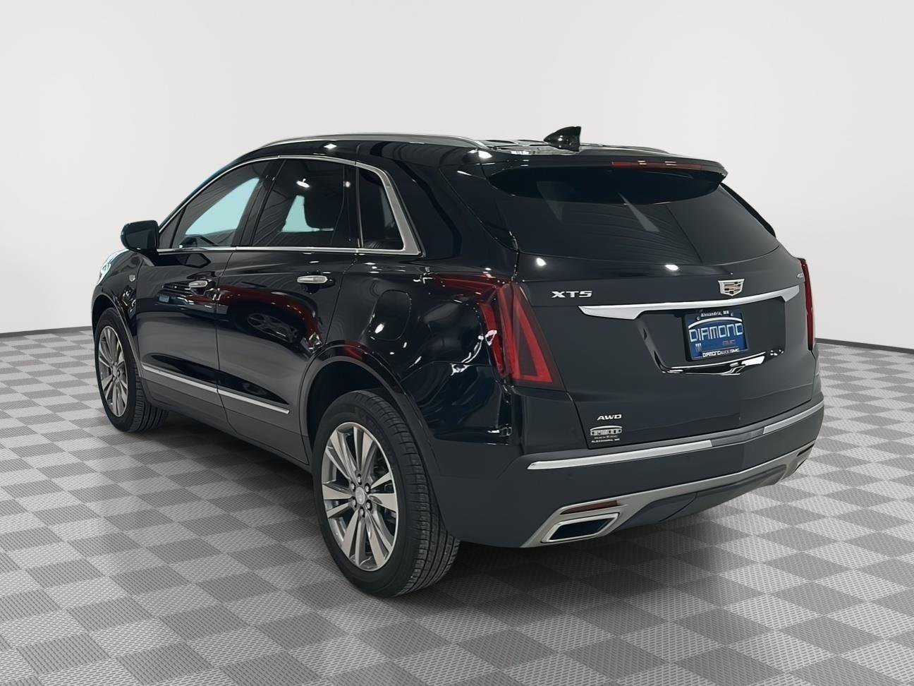 Used 2025 Cadillac XT5 Premium Luxury image 3