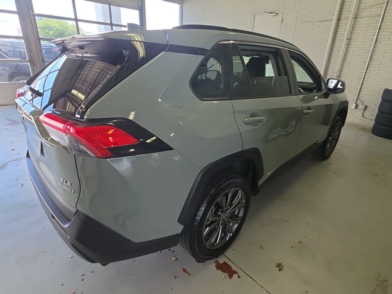 Used 2022 Toyota RAV4 XLE Premium AWD/4WD image 4