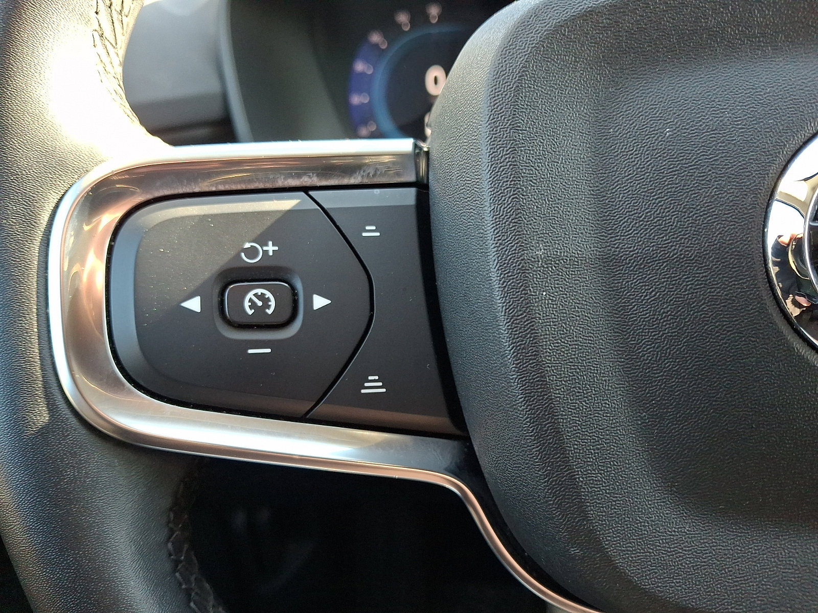 Used 2023 Volvo XC40 B5 Plus w/ Driver Assist Package image 20