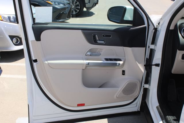 Used 2022 Mercedes-Benz GLB 250 image 11