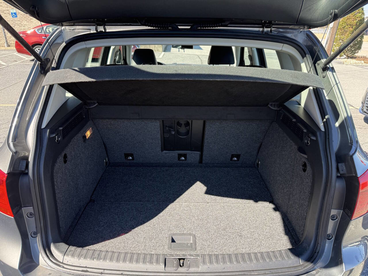 Used 2016 Volkswagen Tiguan S image 16