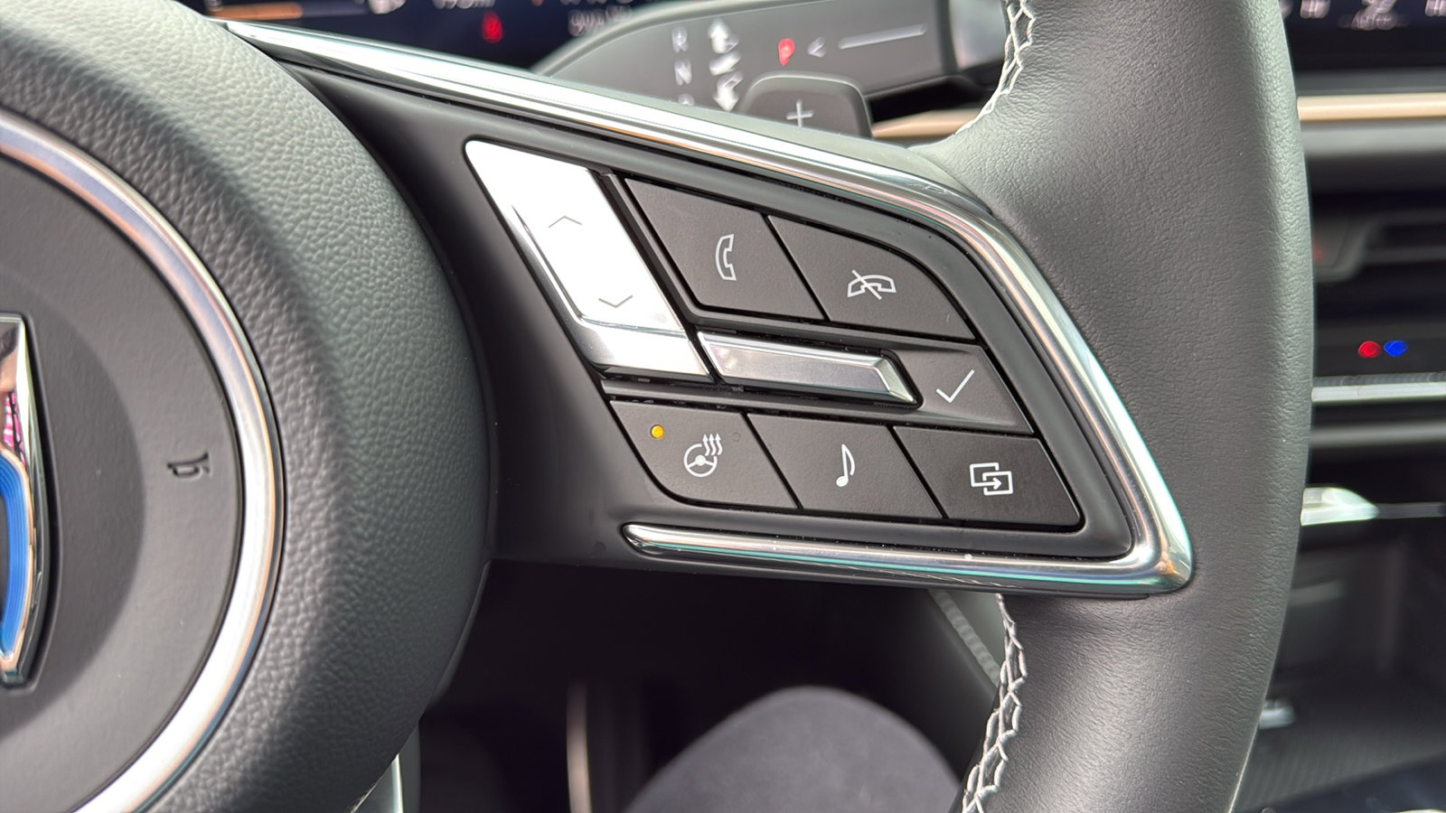 Used 2025 Buick Envision Sport Touring image 17