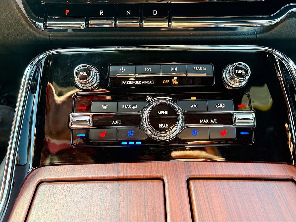 Used 2023 Lincoln Navigator L Reserve image 16