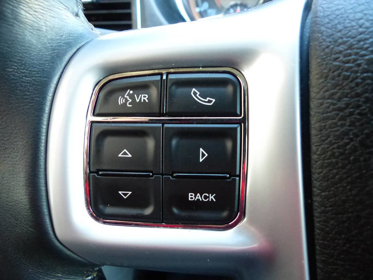 Used 2014 Chrysler Town & Country Touring image 25