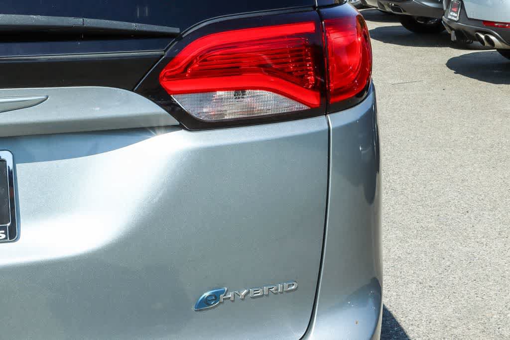 Used 2019 Chrysler Pacifica Limited w/ Advanced Safetytec Group FWD image 9