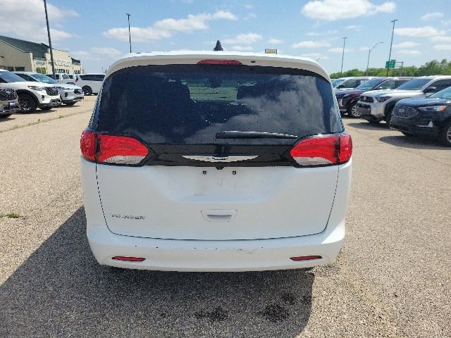 Used 2023 Chrysler Voyager LX FWD image 23