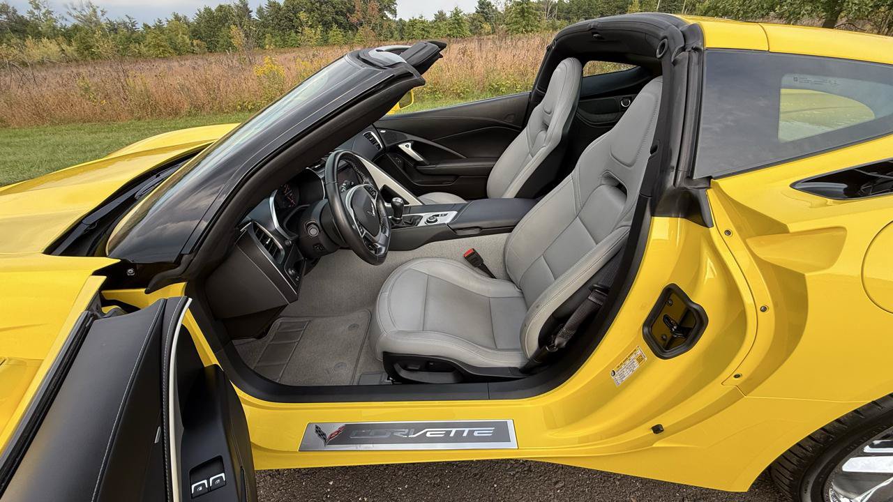 Used 2016 Chevrolet Corvette Stingray Coupe RWD image 16