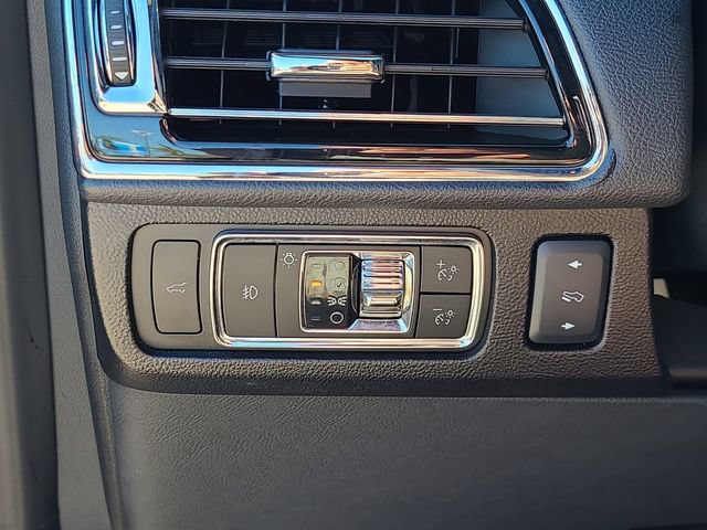 Used 2024 Lincoln Navigator Premiere AWD/4WD image 24