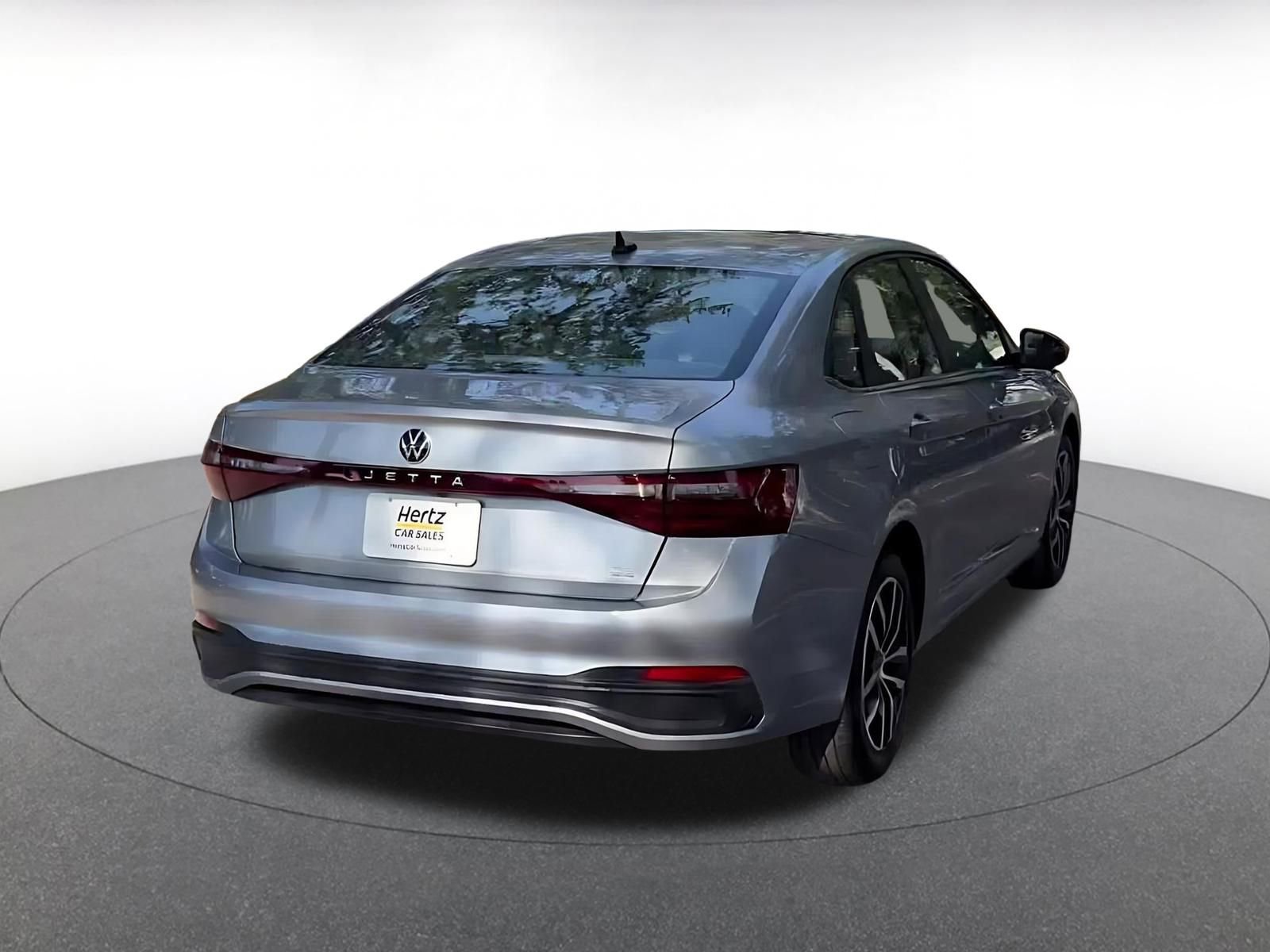 Used 2025 Volkswagen Jetta SE image 12